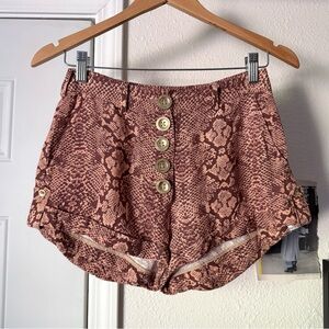 HANSEN & GRETEL burgundy peach snake reptile python linen blend high rise shorts